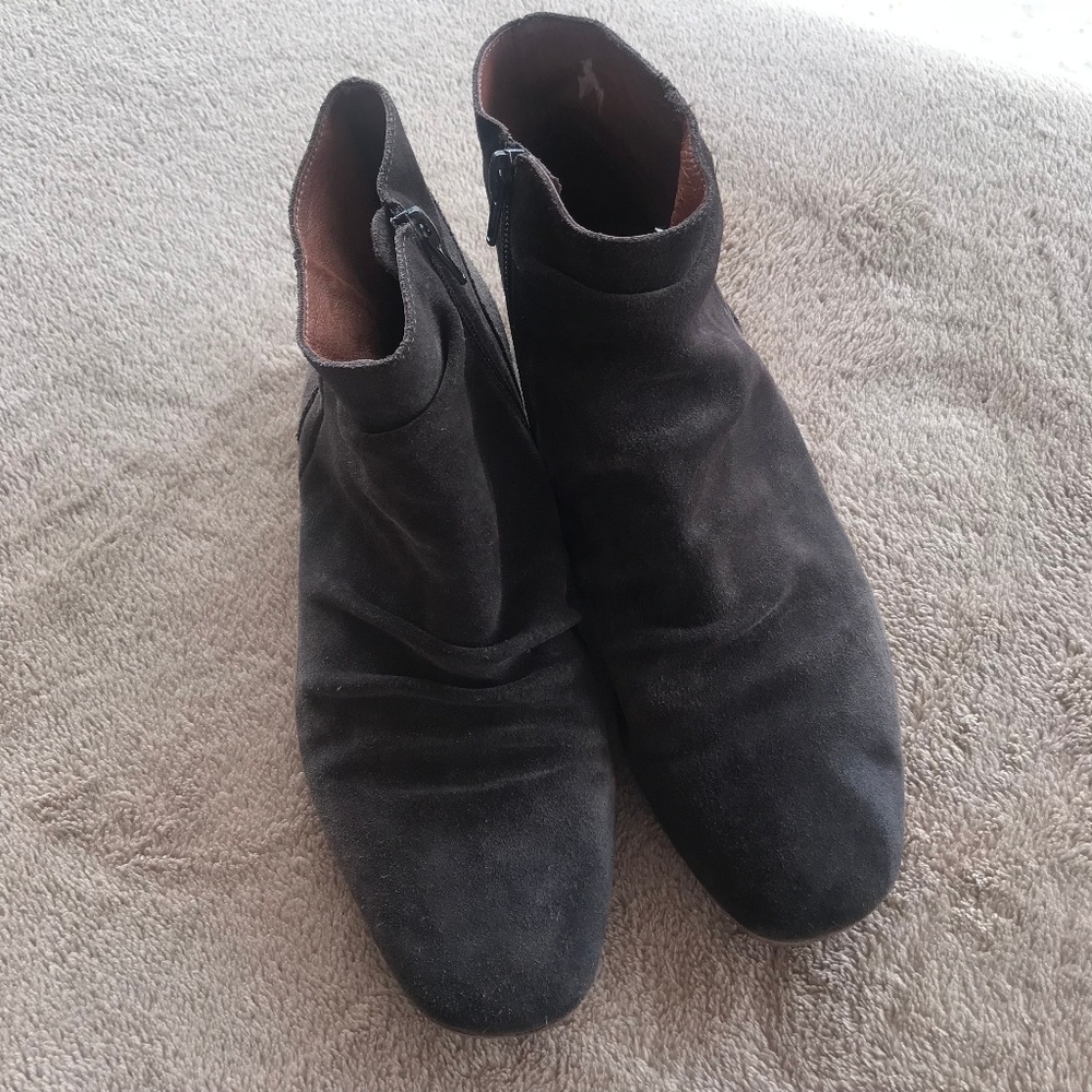 JEFFREY CAMPBELL Suede Ankle Boots Sz 8